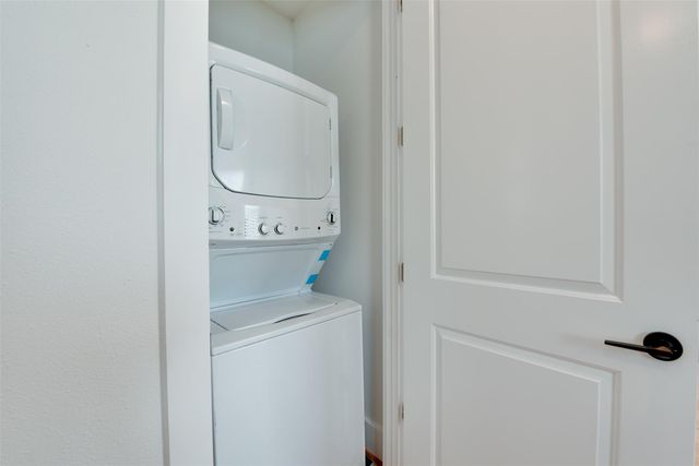 425 W 21 Street B, Houston, TX 77008