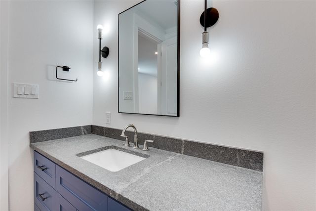 425 W 21 Street B, Houston, TX 77008