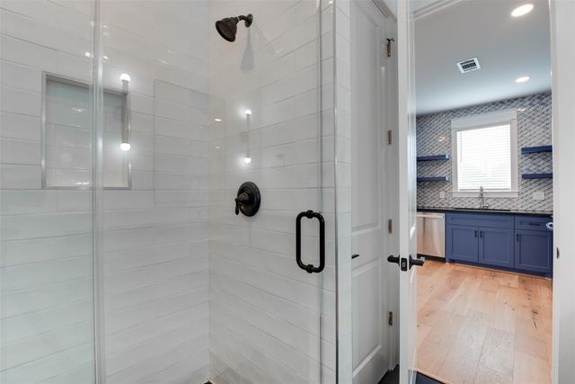 425 W 21 Street B, Houston, TX 77008