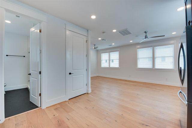 425 W 21 Street B, Houston, TX 77008