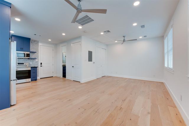 425 W 21 Street B, Houston, TX 77008