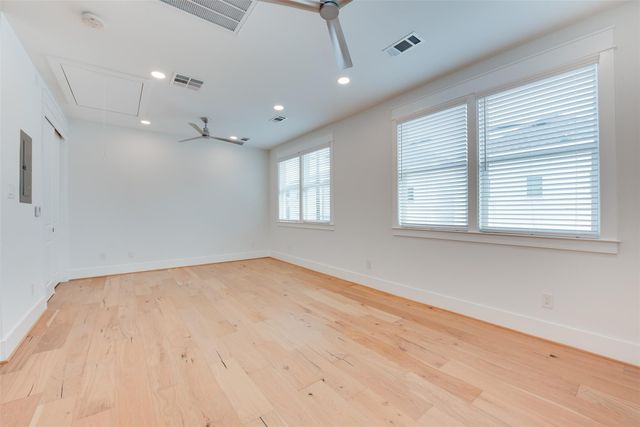 425 W 21 Street B, Houston, TX 77008