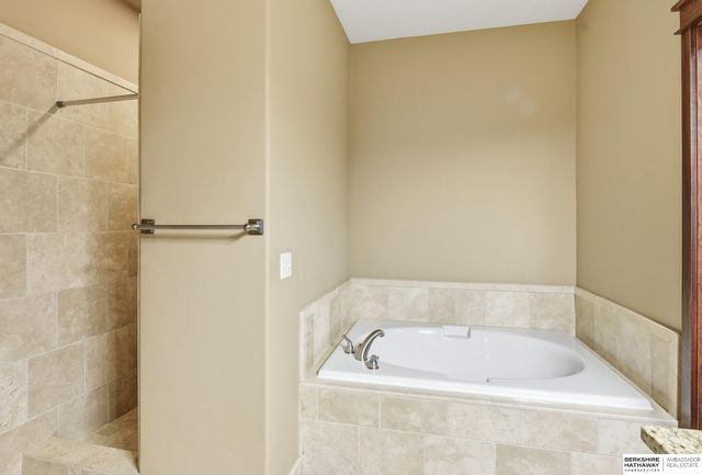 2210 Lola Circle, Bellevue, NE 68147