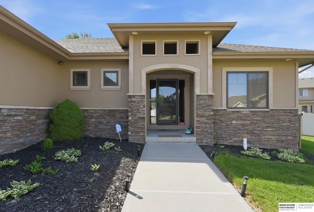 2210 Lola Circle, Bellevue, NE 68147