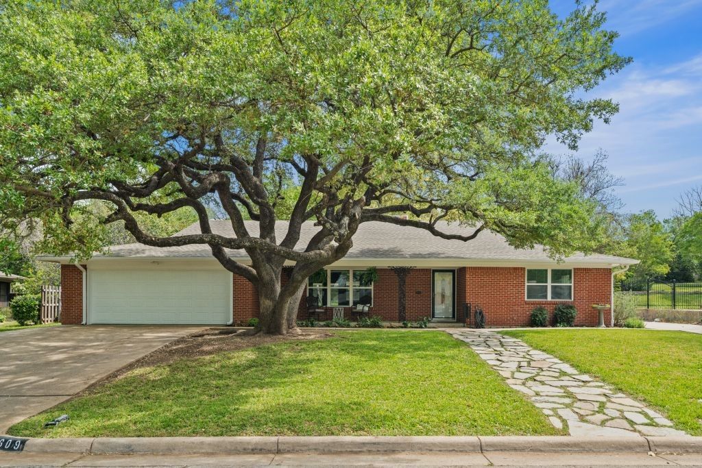 4609 Inwood Road, Fort Worth, TX 76109