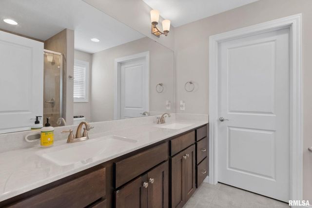 4434 W SLATE CREEK Drive, Bettendorf, IA 52722