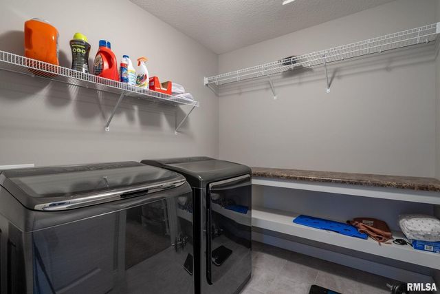 4434 W SLATE CREEK Drive, Bettendorf, IA 52722