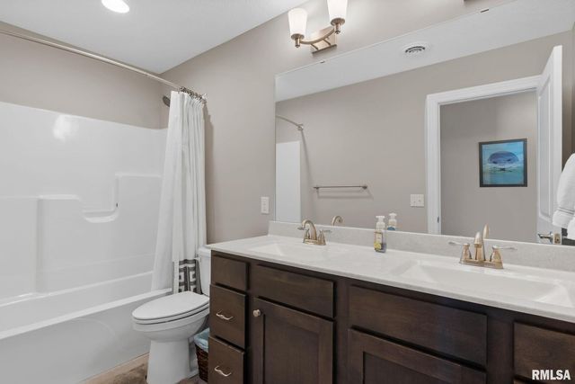 4434 W SLATE CREEK Drive, Bettendorf, IA 52722