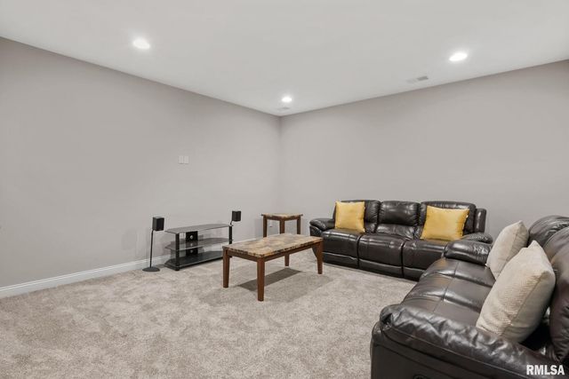 4434 W SLATE CREEK Drive, Bettendorf, IA 52722