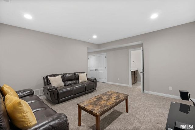 4434 W SLATE CREEK Drive, Bettendorf, IA 52722