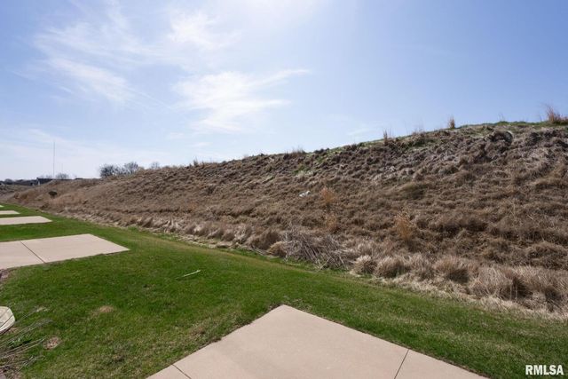 4434 W SLATE CREEK Drive, Bettendorf, IA 52722