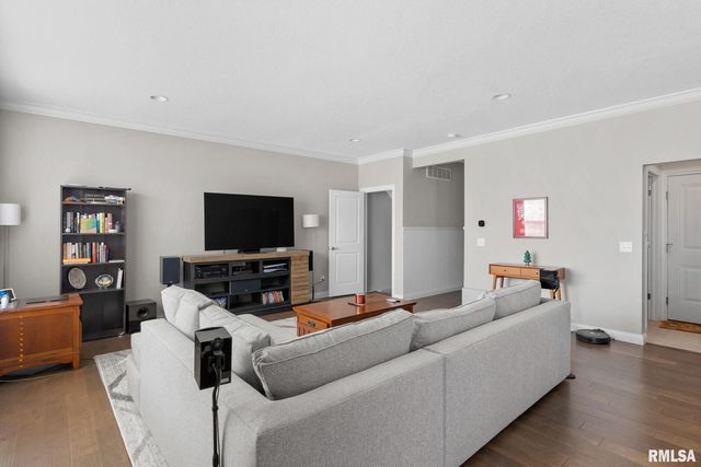 4434 W SLATE CREEK Drive, Bettendorf, IA 52722