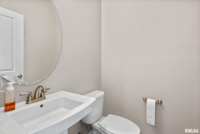 4434 W SLATE CREEK Drive, Bettendorf, IA 52722