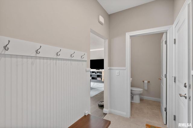 4434 W SLATE CREEK Drive, Bettendorf, IA 52722