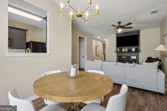 6608 Splashwater Drive, Flowery Branch, GA 30542