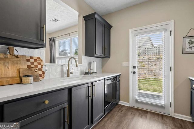 6608 Splashwater Drive, Flowery Branch, GA 30542