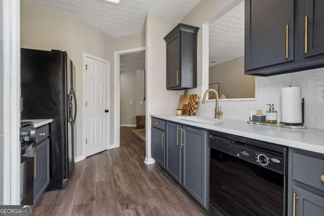 6608 Splashwater Drive, Flowery Branch, GA 30542