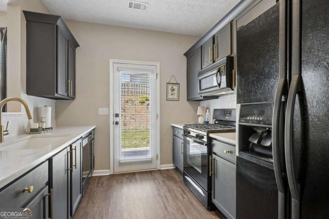 6608 Splashwater Drive, Flowery Branch, GA 30542