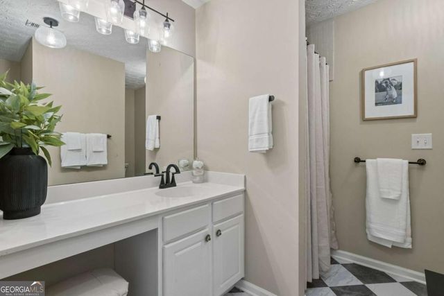 6608 Splashwater Drive, Flowery Branch, GA 30542