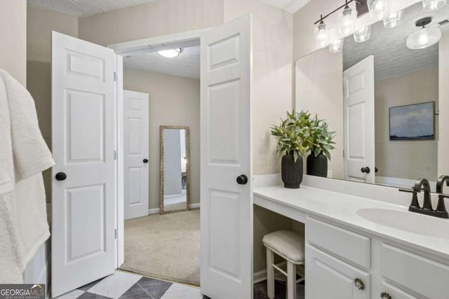 6608 Splashwater Drive, Flowery Branch, GA 30542