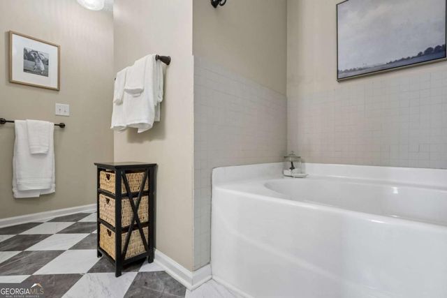 6608 Splashwater Drive, Flowery Branch, GA 30542