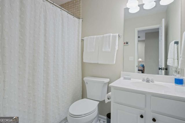 6608 Splashwater Drive, Flowery Branch, GA 30542