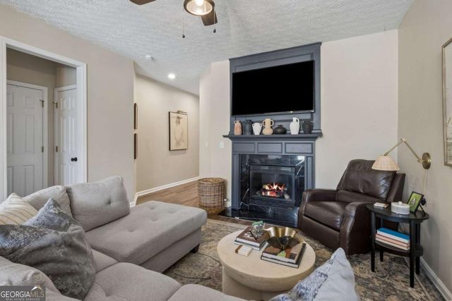 6608 Splashwater Drive, Flowery Branch, GA 30542