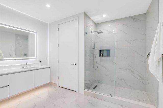 220 Lake Shore Drive 2112, Lake Park, FL 33403