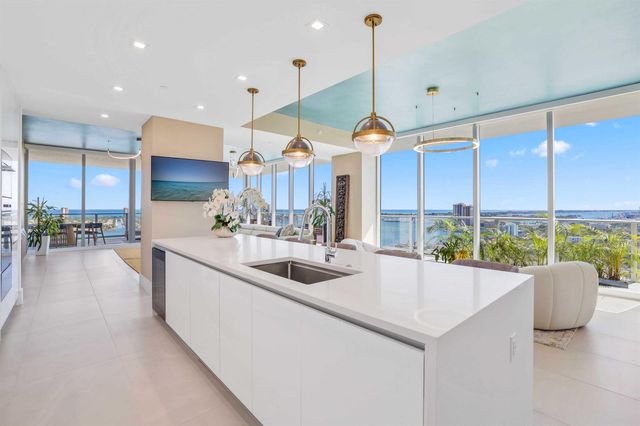 220 Lake Shore Drive 2112, Lake Park, FL 33403