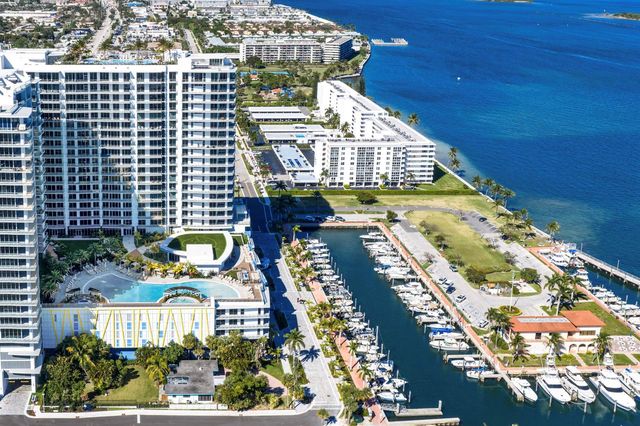 220 Lake Shore Drive 2112, Lake Park, FL 33403