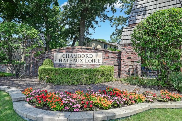 2S742 Avenue Cherbourg, Oak Brook, IL 60523