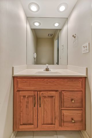 2S742 Avenue Cherbourg, Oak Brook, IL 60523