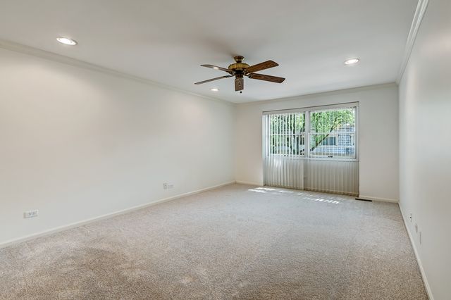 2S742 Avenue Cherbourg, Oak Brook, IL 60523