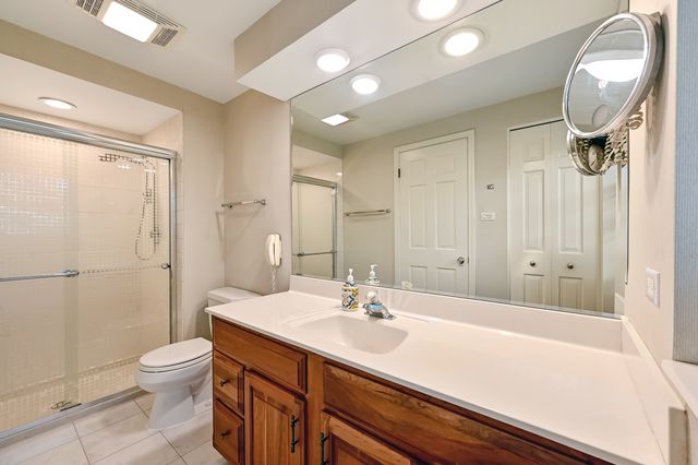 2S742 Avenue Cherbourg, Oak Brook, IL 60523