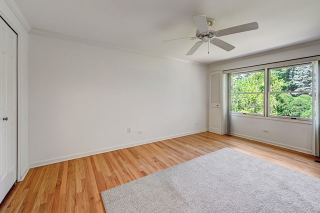 2S742 Avenue Cherbourg, Oak Brook, IL 60523