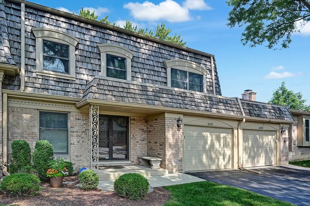 2S742 Avenue Cherbourg, Oak Brook, IL 60523