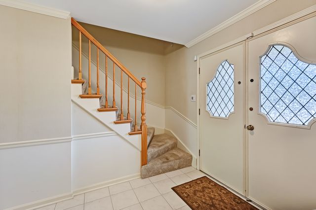 2S742 Avenue Cherbourg, Oak Brook, IL 60523