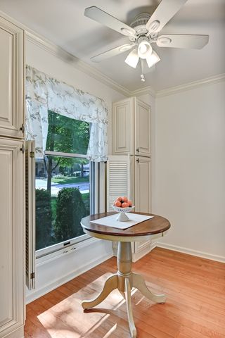 2S742 Avenue Cherbourg, Oak Brook, IL 60523