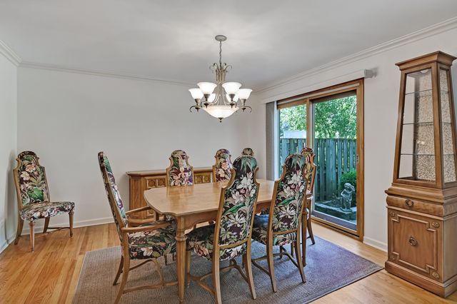2S742 Avenue Cherbourg, Oak Brook, IL 60523