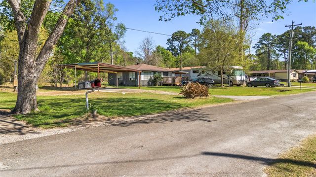 662 Tallow Street, Onalaska, TX 77360