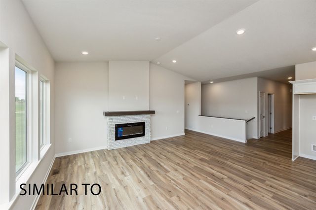 9624 Thorton Drive, Johnston, IA 50131