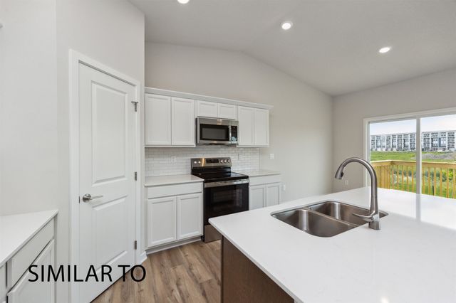 9624 Thorton Drive, Johnston, IA 50131