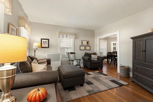 5 Walnut St, Wakefield, MA 01880
