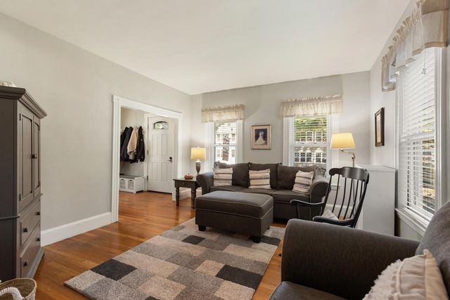 5 Walnut St, Wakefield, MA 01880