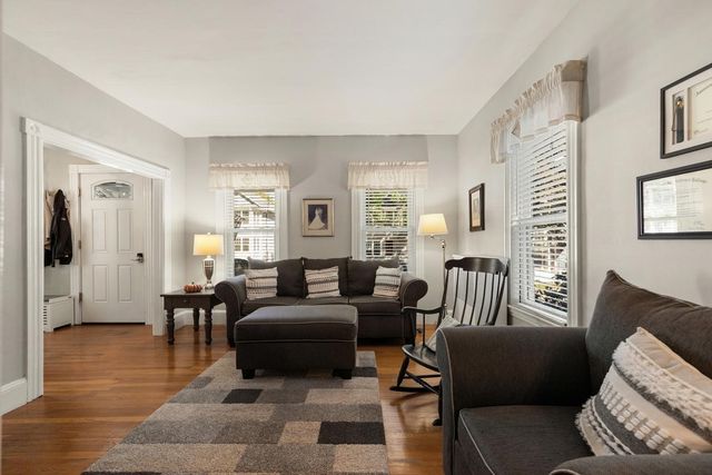 5 Walnut St, Wakefield, MA 01880
