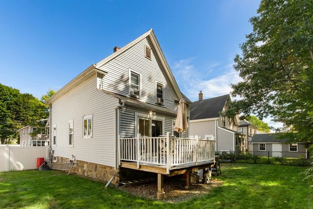 5 Walnut St, Wakefield, MA 01880