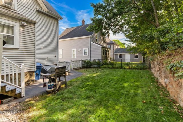 5 Walnut St, Wakefield, MA 01880