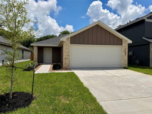 11627 Ruffian Drive, Willis, TX 77318