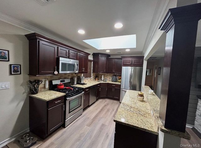 3 Norma Lane, Kings Park, NY 11754