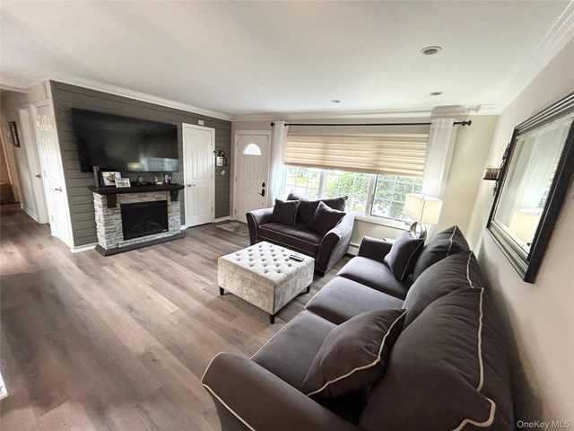 3 Norma Lane, Kings Park, NY 11754